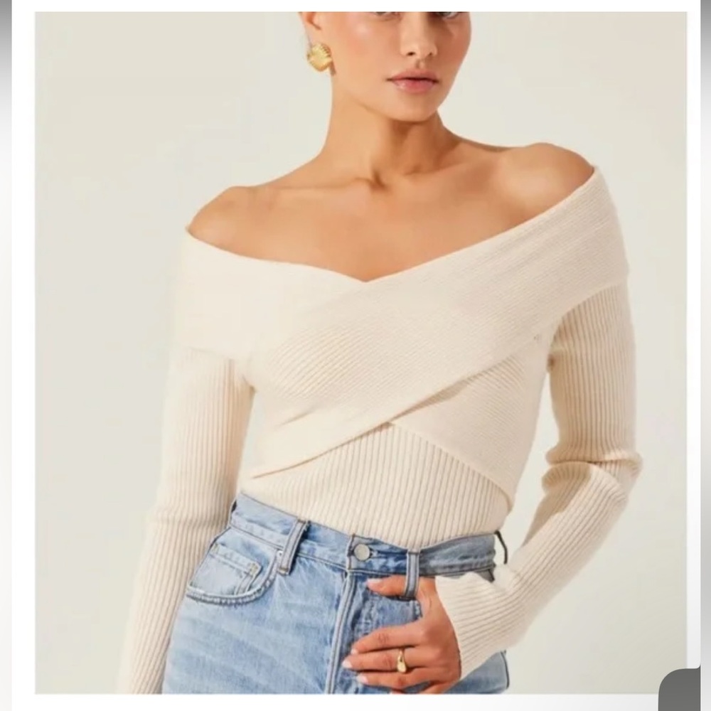 Astr Cream Off-Shoulder Sweater - size L